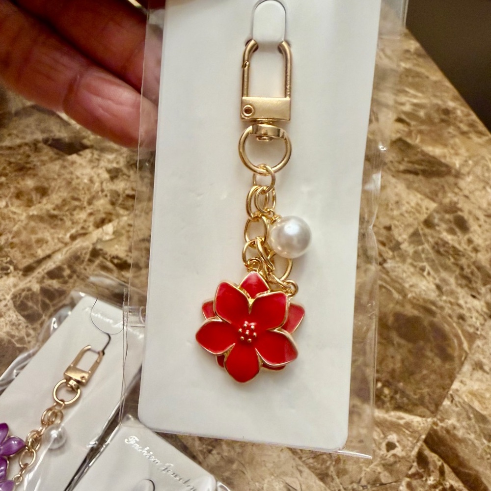 (Your Choice) Gold Flower Bag/Keychain with Pearl Charm - Pink, Purple, or Red - Picture 4 of 4